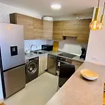 Golden Ocean View & Pool Apartament *
