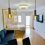 Apartament Golden Ocean View & Pool
