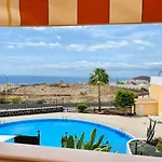 Golden Ocean View & Pool Apartament *