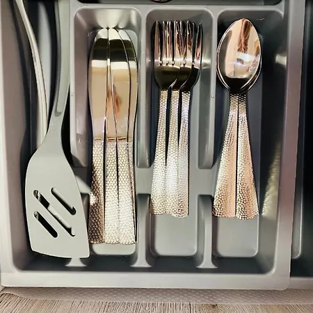 דירה Golden Ocean View & Pool