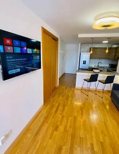 Golden Ocean View & Pool דירה *