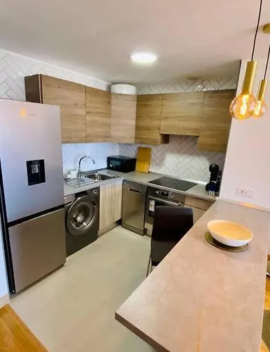 Golden Ocean View & Pool דירה *