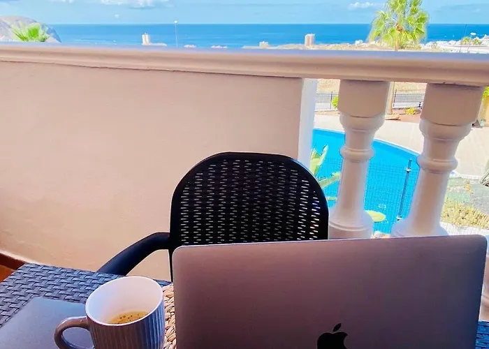 Golden Ocean View & Pool דירה