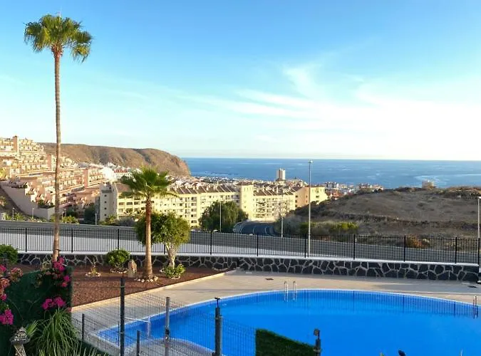 Golden Ocean View & Pool דירה *