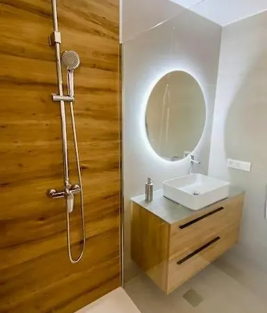 Golden Ocean View & Pool Appartamento